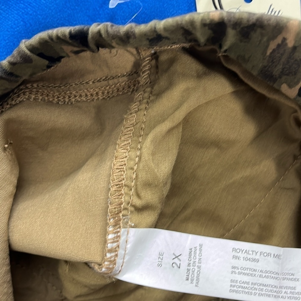 ⭐️ NWT Royalty For Me Camouflage Cropped Jogger pants- size 2X - Picture 9 of 10